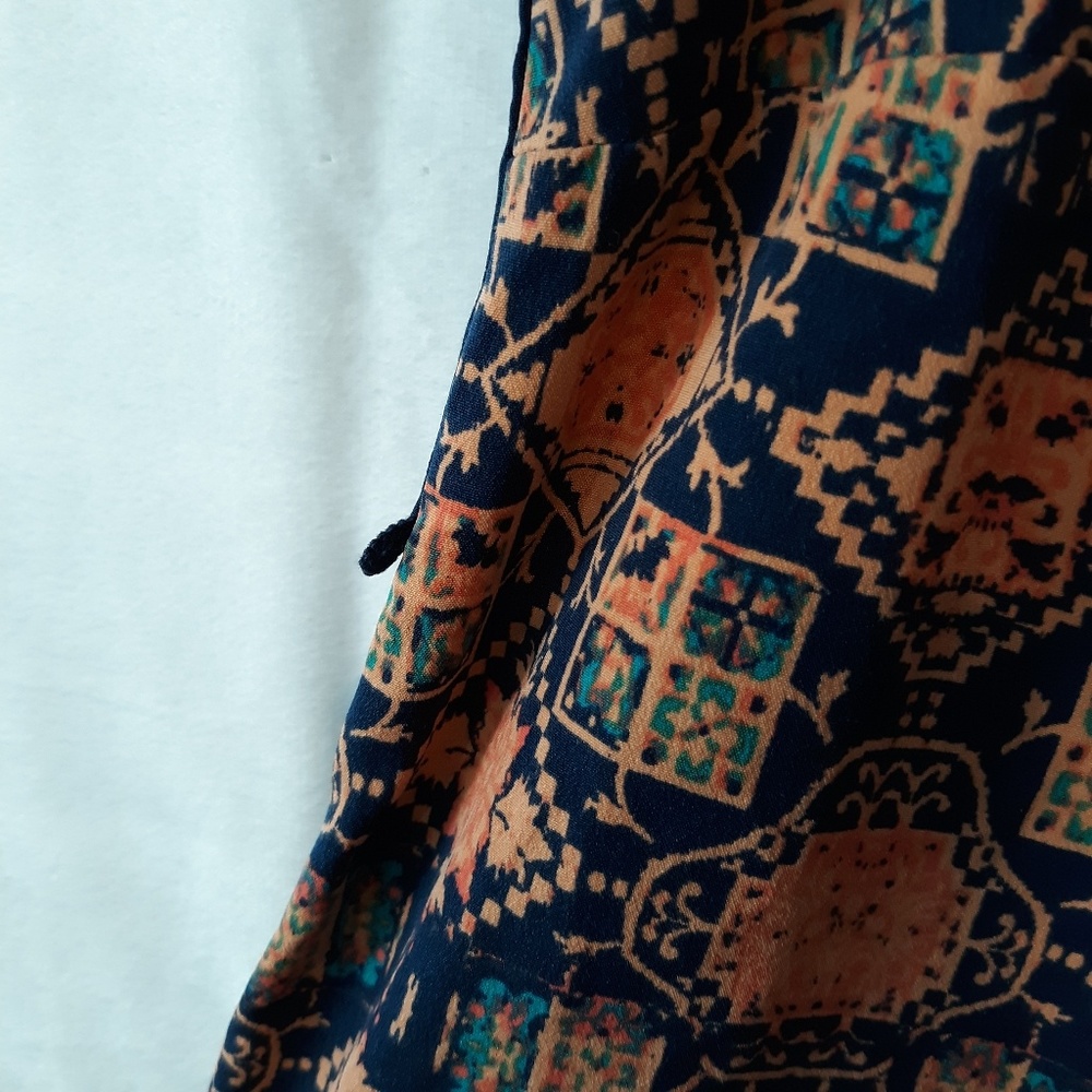 Liz Lange Blue & Gold Maternity Top - Picture 6 of 7